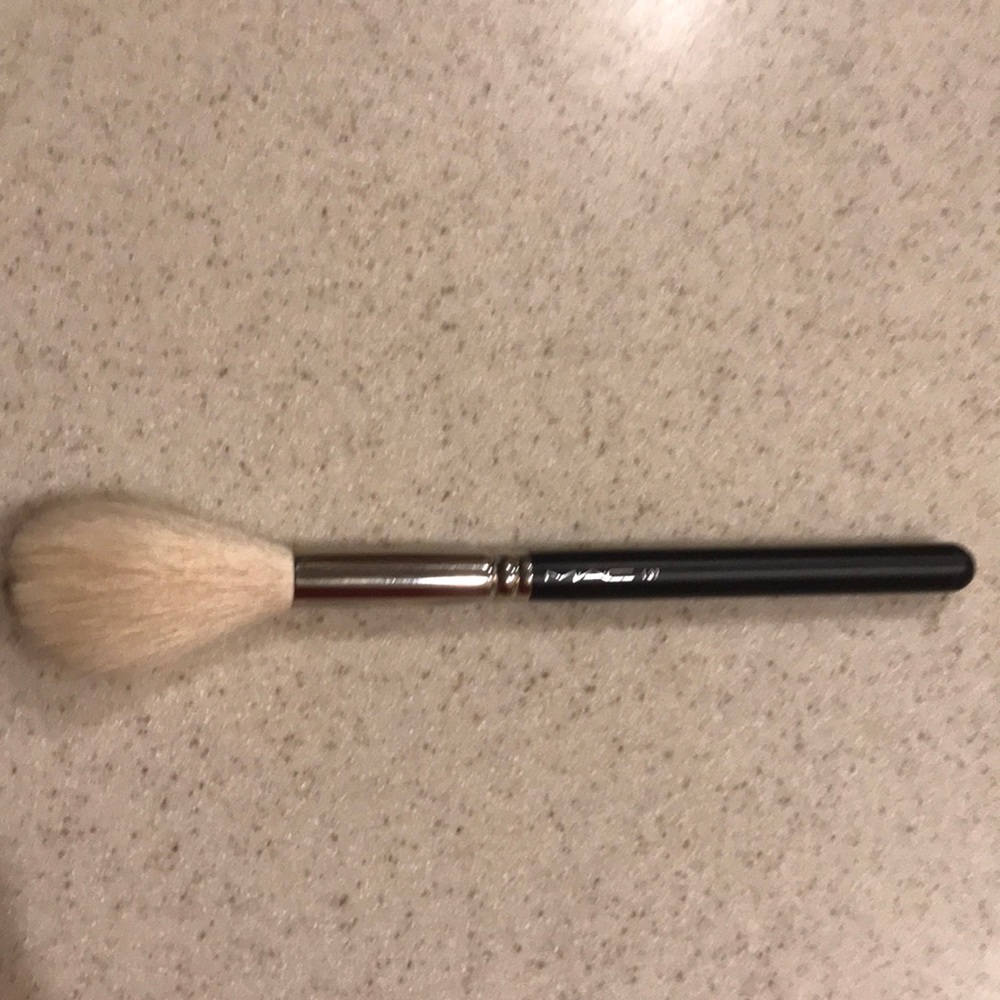 MAC 137 brush